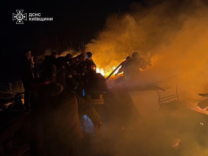 Рятувальники деблокували родину з-під завалів у Броварському районі після нічної атаки РФ