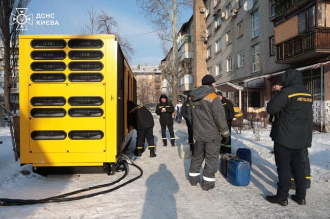 Встановлюють генератори для багатоквартирних будинків у Києві: ДСНС створила окремий Енергетичний загін