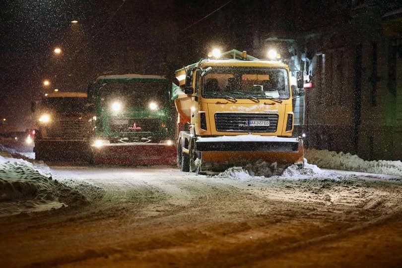 У Львові снігопад: як будуть чистити дороги вночі