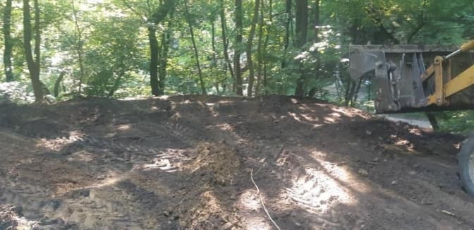 Біля «Високого Замку» у Львові виявили незаконне будівництво церкви. Фото