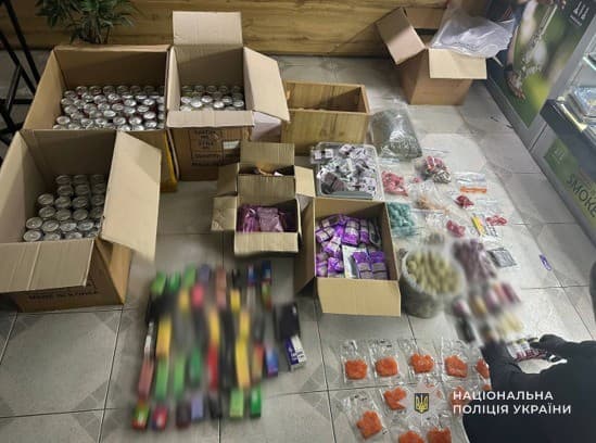 У Львові та Києві виявили контрабанду наркотиків у желейках, цукерках та «електронках»