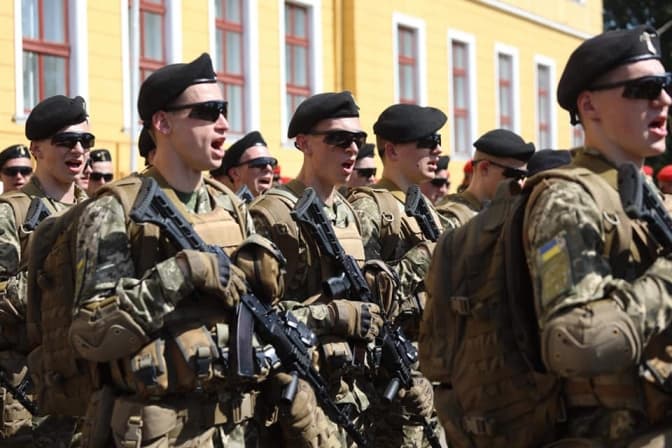 В Академії сухопутних військ цьогоріч випустили майже 700 офіцерів ЗСУ. Фото