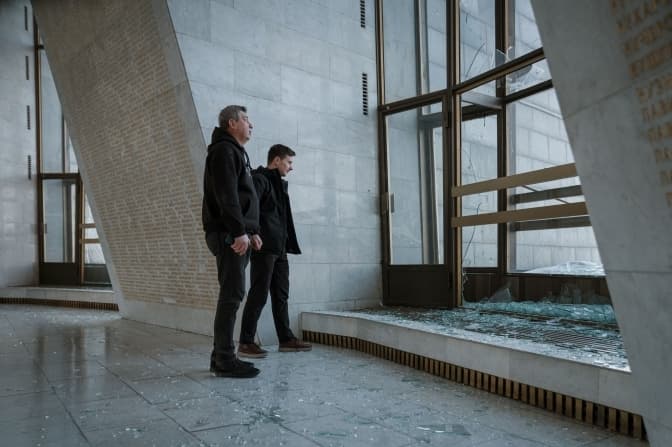 Російський обстріл пошкодив зал слави Музею Другої світової у Києві