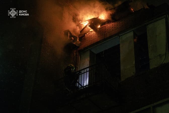 Атака дронів на Київ 5 лютого: двоє постраждалих, пошкоджені будинки та пожежі авто