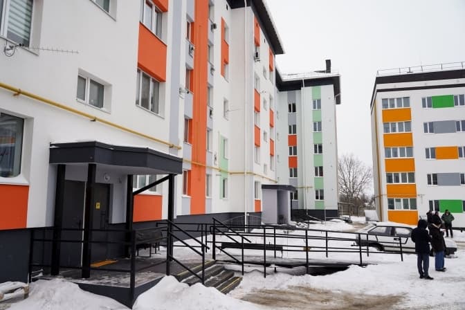 У Макарові відновили два багатоквартирні будинки після руйнувань через російську агресію