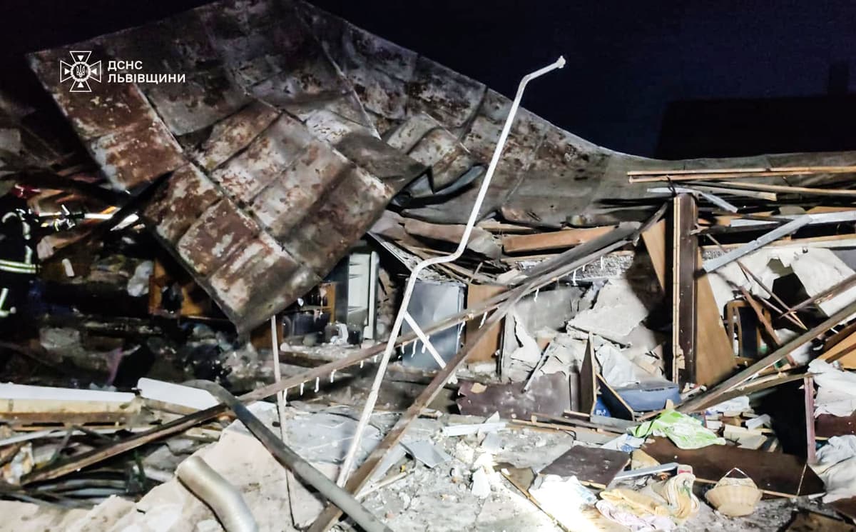 На Львівщині через вибух частково зруйнований будинок та є травмовані
