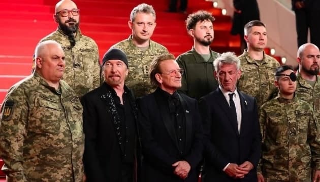 Фронтмен U2 Боно в Каннах: Україна зберігає нам свободу