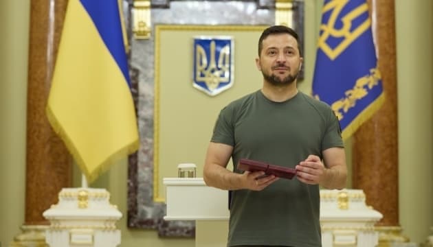 Скільки українських захисників відзначили державними нагородами. Зеленський назвав цифру