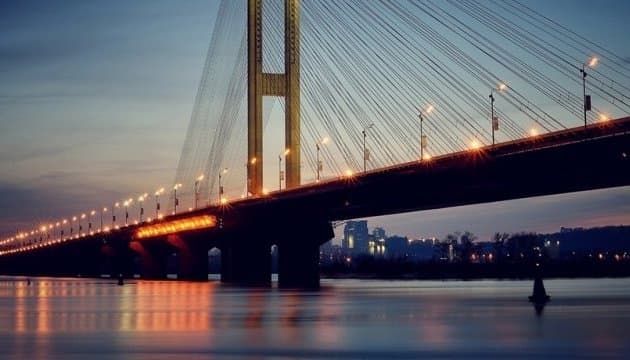 У Києві обмежили рух Південним мостом під час повітряної тривоги