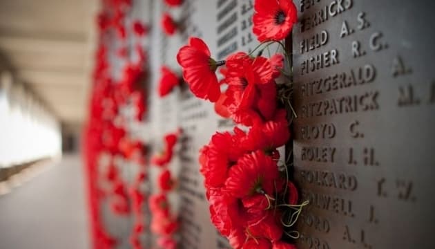 Сьогодні – День пам'яті та примирення. У Львові запалили лампадки біля колишнього концентраційного табору