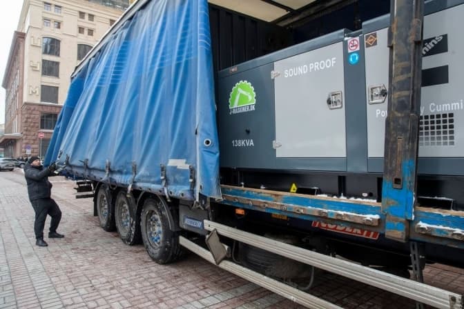 Київ отримав від Копенгагена генератори та мобільну котельню