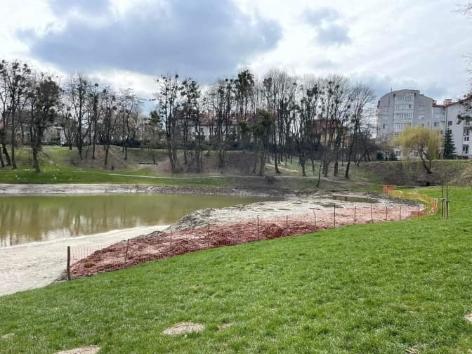 Львів'яни скаржаться на занедбання «Піскових озер». Коли продовжать очистку