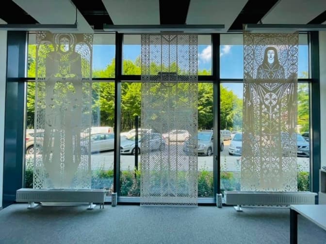 У Львові ще одну локацію прикрасили оригінальними витинанками з паперу