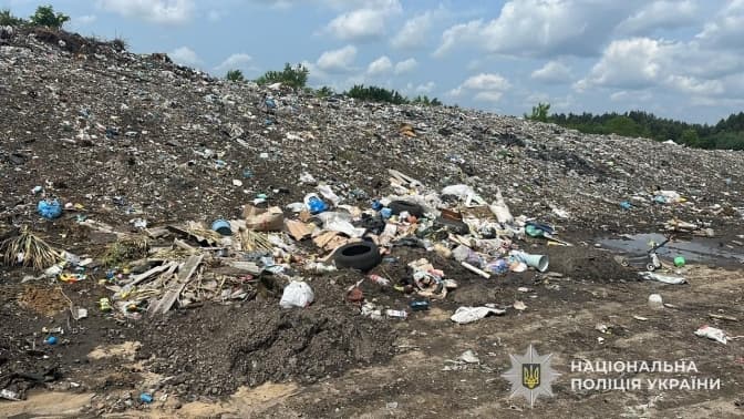 Посадовця комунального підприємства на Львівщині підозрюють у забрудненні землі на 2,6 млн грн