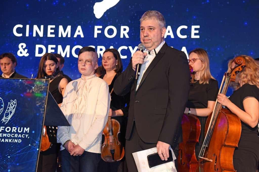 11-річний Роман Олексів зі Львова отримав нагороду Cinema for Peace Honorary Dove 2026