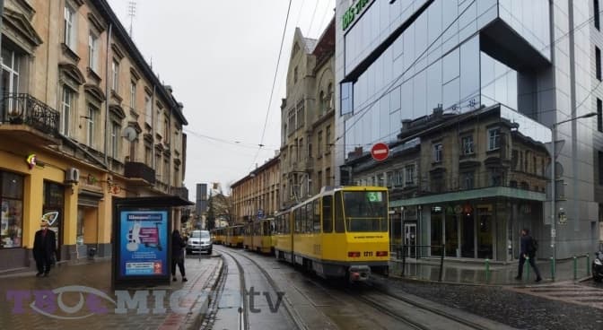 Ситуація на дорогах Львова. У центрі міста стоять трамваї