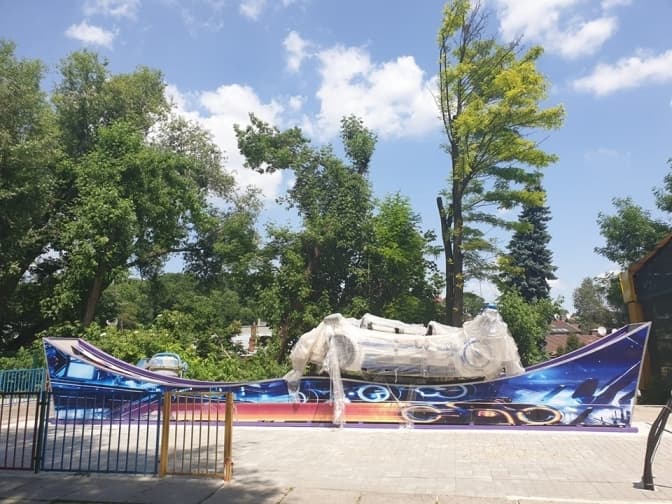 У львівському Парку культури встановлюють новий атракціон. Вартість квитків