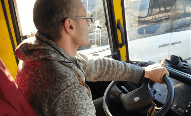 Водія, який нагрубив військовій, відсторонили