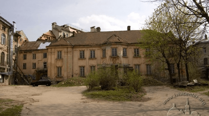 У Львові розбирають аварійне «крило» Палацу Бесядецьких та готують пам'ятку до реставрації