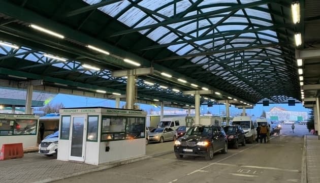 У більшості пунктів пропуску на Львівщині черг немає