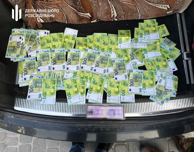 На Львівщині підполковник за 15 тис. євро обіцяв незаконно переправити призовника за кордон