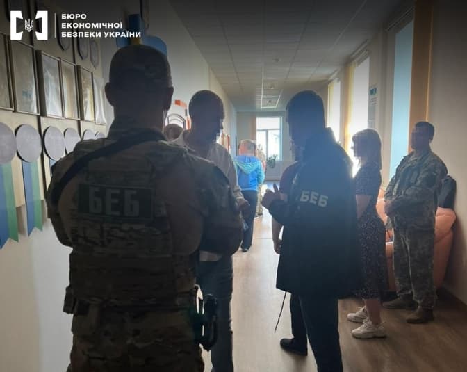 На Київщині викрили посадовців Гостомельської ВА у привласненні 5 млн гривень