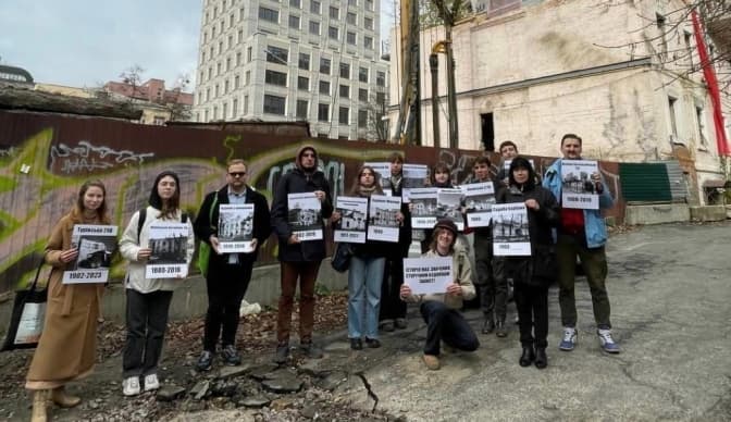 Активісти зупинили будівельні роботи біля «Будинку з комахами»