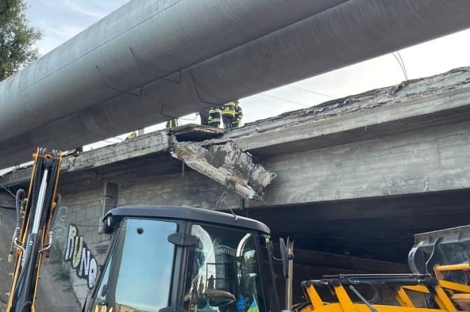 На Повітрофлотському шляхопроводі заборонили рух тролейбусів-”гармошок”