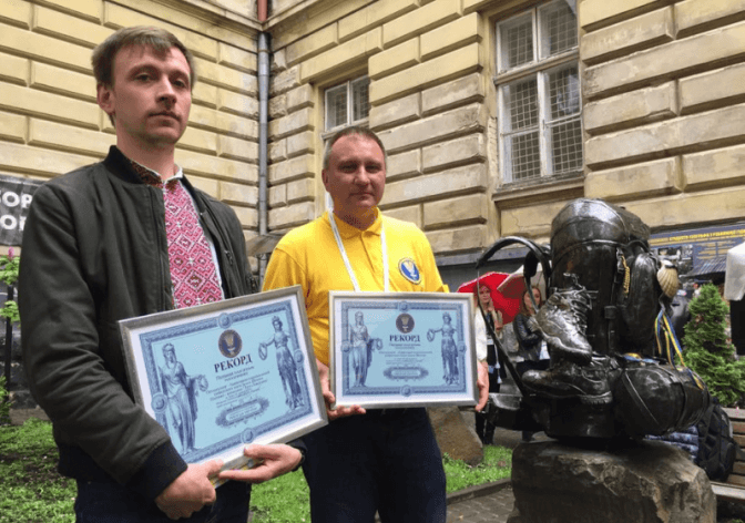 Пам'ятник наплічнику у Львові увійшов до Книги рекордів України
