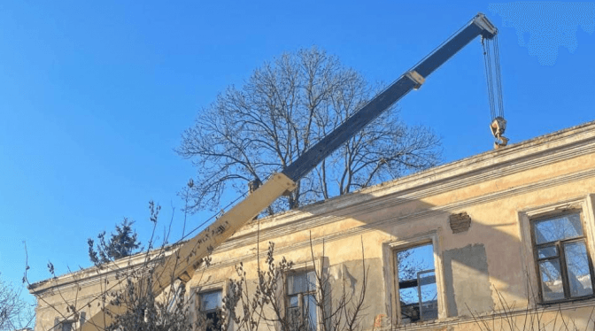 На реставрації келій на території Києво-Могилянської академії виявили порушення. Роботи зупинені