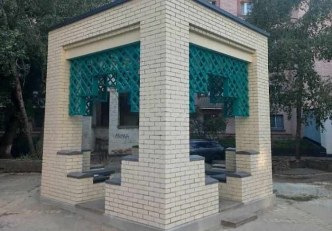 На Подолі відновили модерністську альтанку