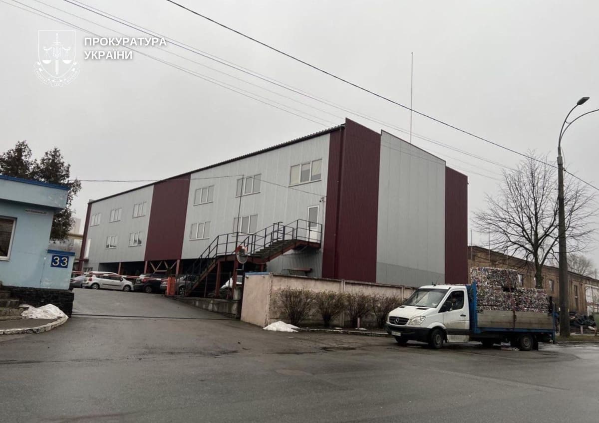 Забруднював повітря на Сирці та Куренівці: директору  заводу «АДМ» в Києві повідомлено про підозру