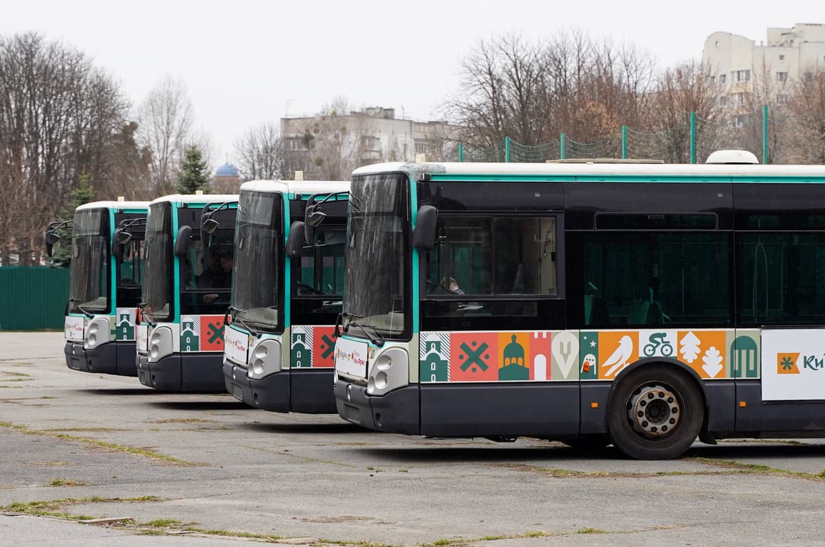 France handed over 30 modern buses to the Kyiv region. Travel services will be free for everyone.