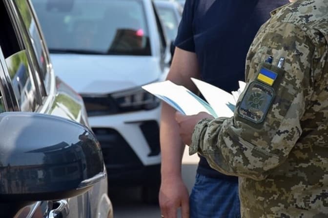 Хто з військовозобов'язаних чоловіків може виїжджати за кордон у травні