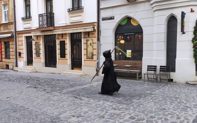 «Одна стояла на шухері, інша – продавала». Реакція соцмереж на локдаун