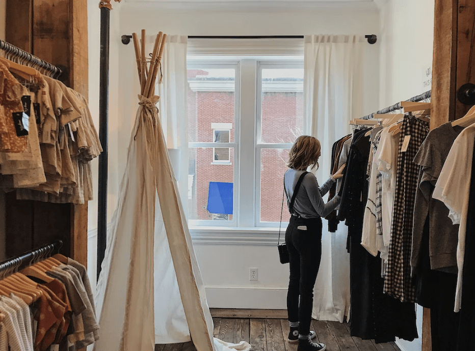 Де у Львові можна здати і отримати одяг. Перелік локацій