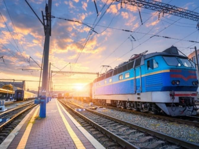 Через негоду на Львівщині відбуваються затримки у русі потягів