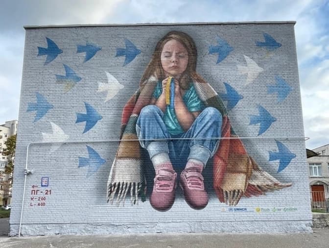 На Львівщині створили новий мурал «Дівчинка в укритті»