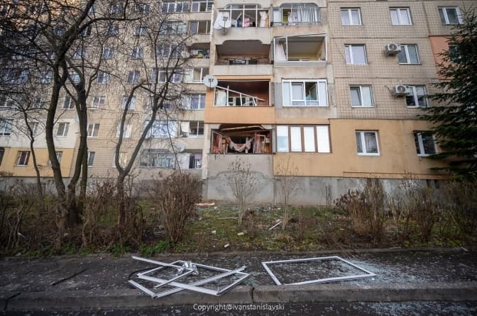 Як мешканці Сихова оговтуються після атаки та чому на кордоні посилений контроль чоловіків. Підсумки доби