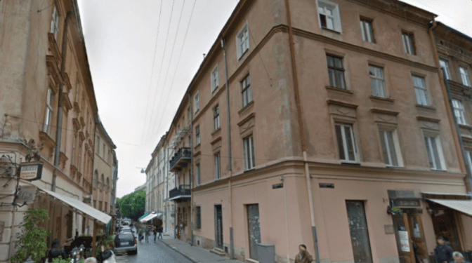 У пам'ятці архітектури на Вірменській виб’ють двері на місці вікна