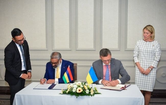 Україна і Маврикій підписали угоду про безвіз