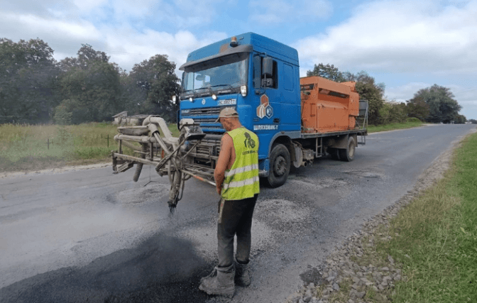 На Львівщині ремонтують дороги. Де саме тривають роботи