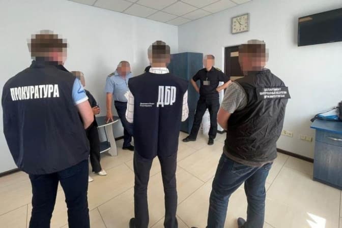 Львівські митники незаконно розмитнили автівок на 5 млн грн