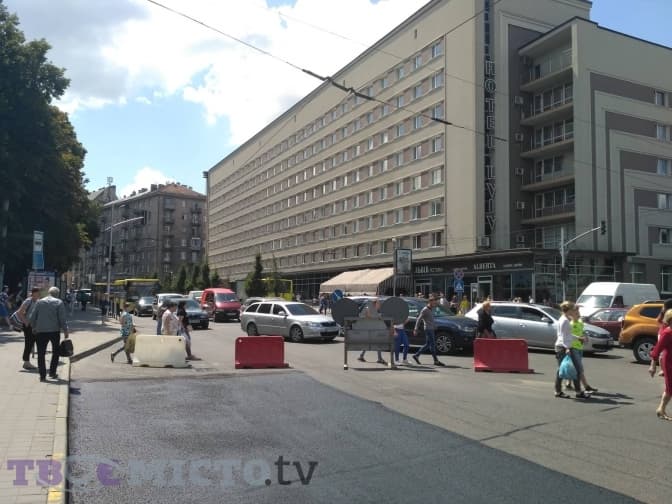 На початку проспекту Чорновола у Львові облаштують виділені смуги для автобусів та тролейбусів