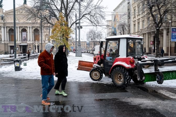 Наслідки негоди у Львові. Фоторепортаж