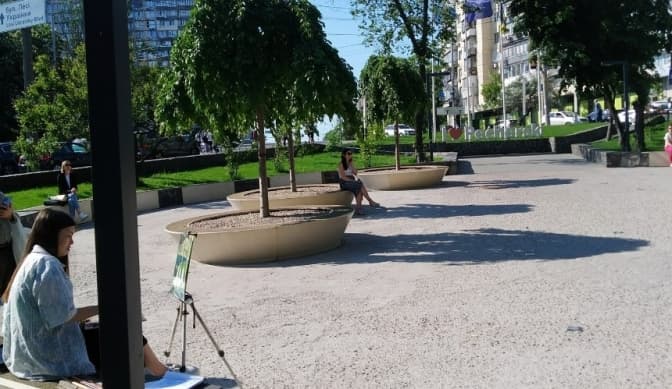 Сквер на київському Печерську залили бетоном. Що думають екологи?