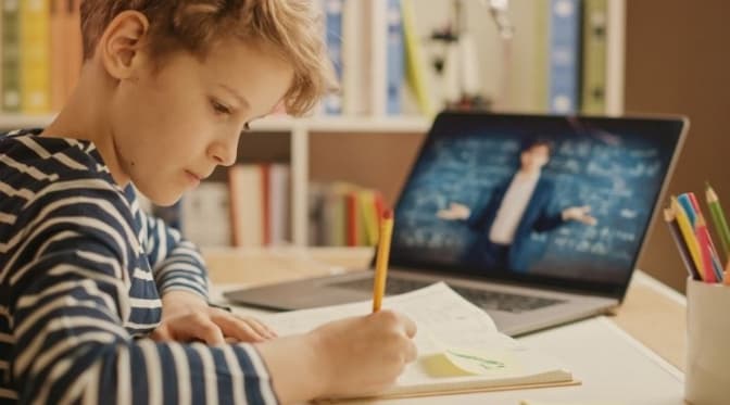 6% шкіл на Львівщині цього року вчитимуться онлайн