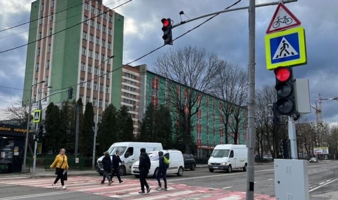 На одній із вулиць Львова запрацював новий світлофор