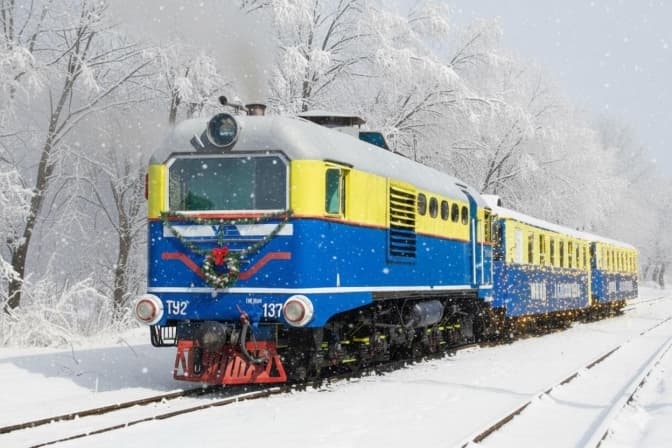Дитяча залізниця Львова відкрила зимовий сезон із святковими поїздками