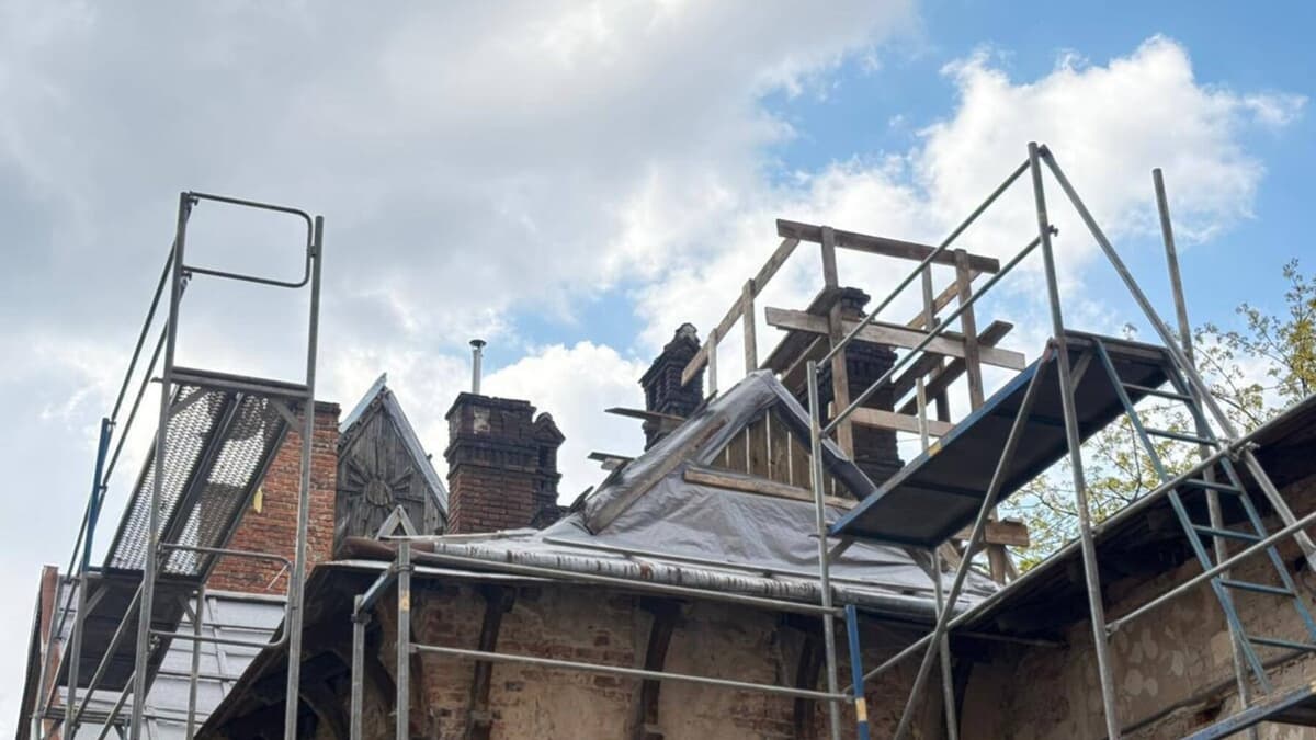 У Львові почали відновлювати віллу "Сонечко", пошкоджену внаслідок російської атаки